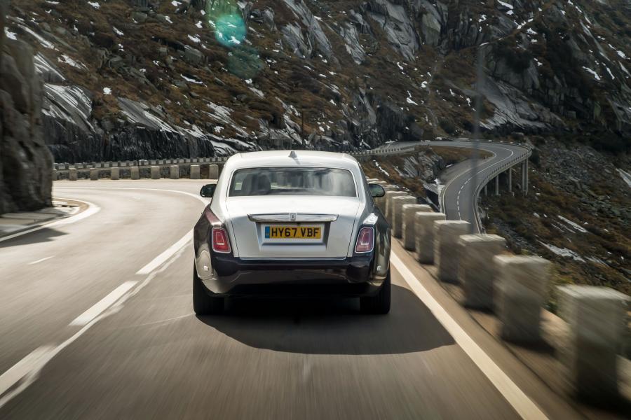  Rolls-Royce Phantom EWB 2017 года  (UK) (фото 19 из 40)